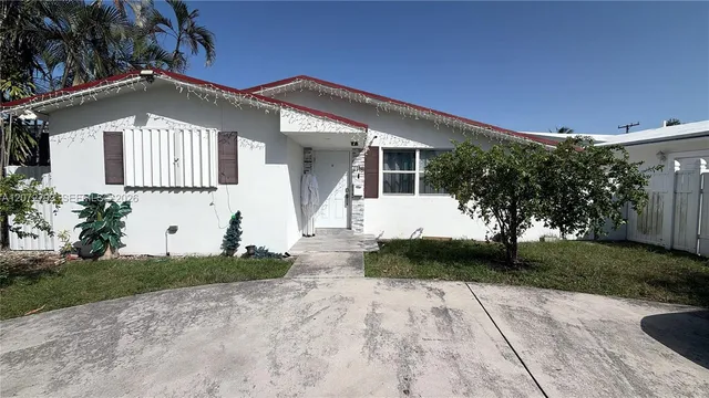 4-bedroom home at 4118 N Circle Drive, Hollywood