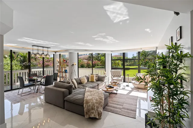 3-bedroom home at 1000 W Island Boulevard #202, Aventura