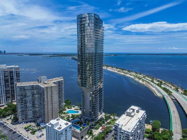 5-bedroom home at 175 SE 25 Road #PH4301, Miami