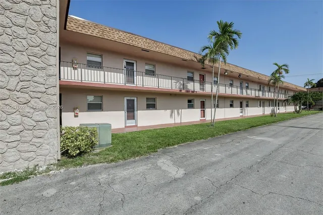 1-bedroom rental at 200 Bonnie Boulevard #128, Palm Springs