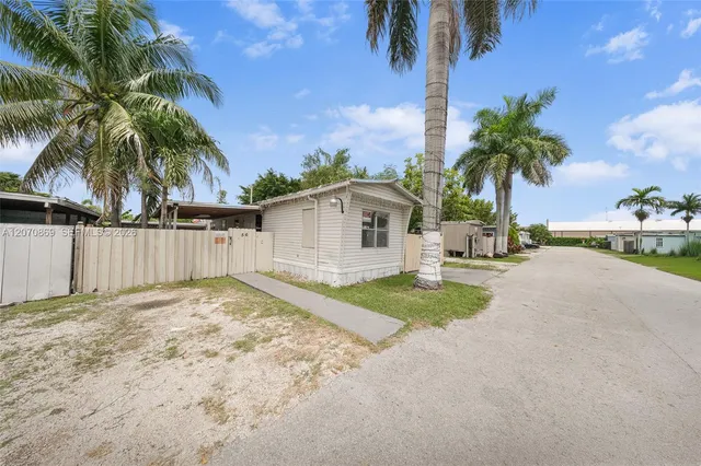 2-bedroom home at 451 SE 8th Street #lot 56, Homestead