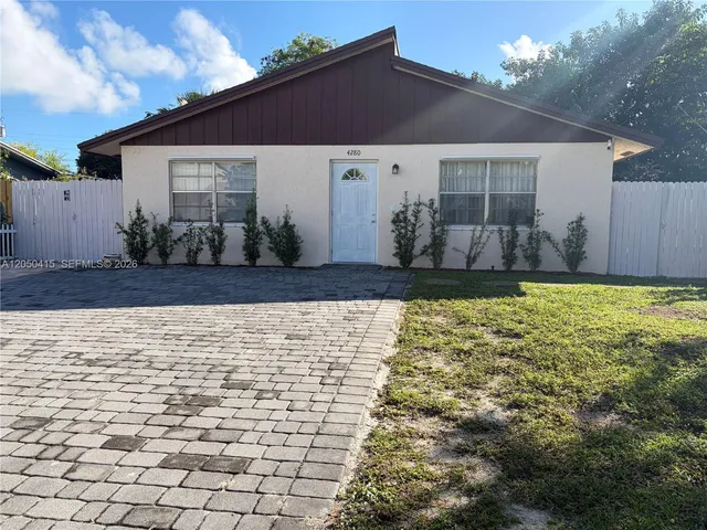 3-bedroom home at 4280 N Dixie Highway, Boca Raton
