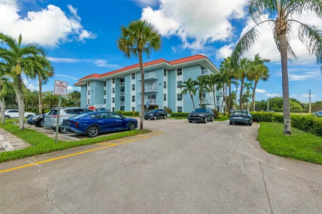 2-bedroom home at 505 S Pine Island Road #B207, Plantation