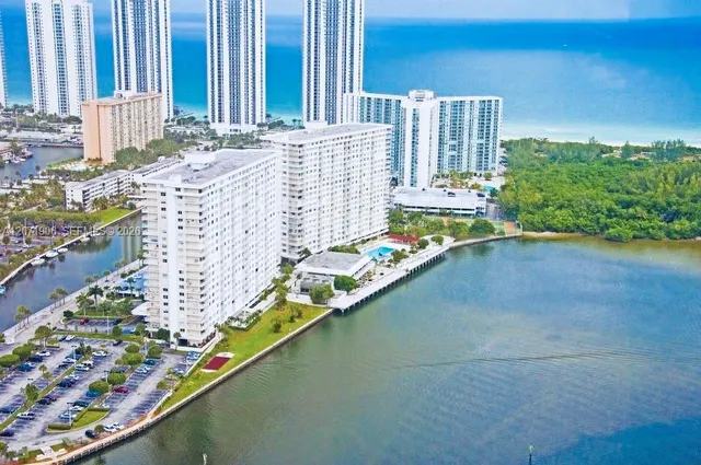 2-bedroom home at 300 Bayview Drive #1707, Sunny Isles Beach