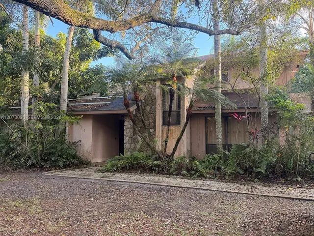 5-bedroom rental at 8250 SW 116th Street, Miami