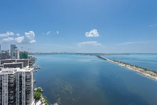 3-bedroom rental at 175 SE 25th Road #3504, Miami