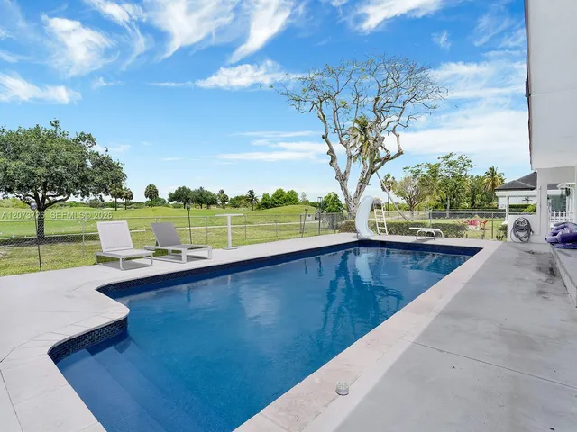 5-bedroom rental at 621 E Tropical Way, Plantation