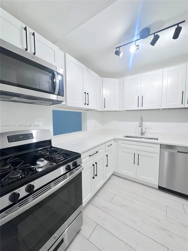 2-bedroom rental at 6890 N Kendall Drive #B204, Pinecrest