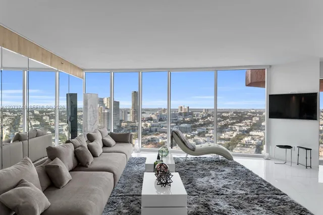 3-bedroom rental at 300 S Pointe Drive #3105, Miami Beach