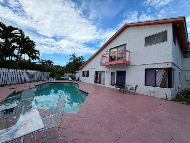 5-bedroom rental at 633 NE 204th Lane #633, Miami