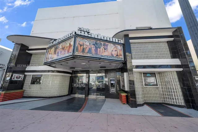 Commercial at 1527 Washington Avenue, Miami Beach
