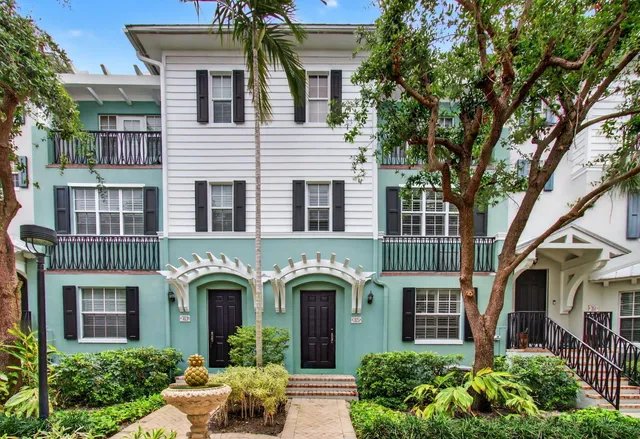 3-bedroom home at 365 W Mallory Circle, Delray Beach