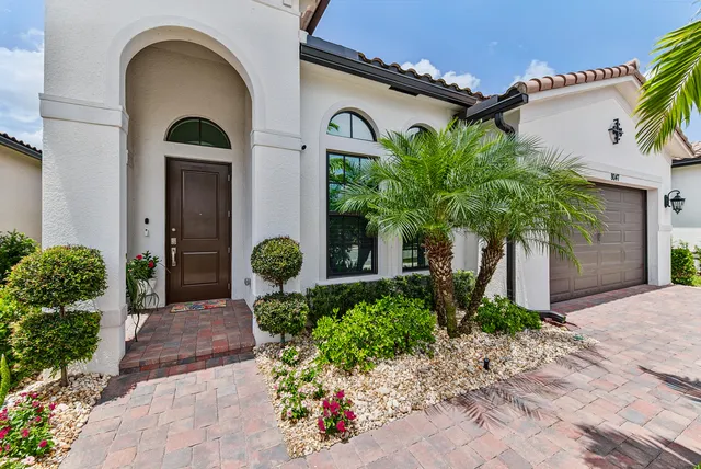 3-bedroom home at 8047 JUNIPER Drive, Parkland