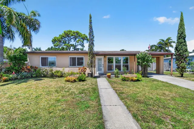 3-bedroom rental at 907 WRIGHT Drive, Lake Worth Beach