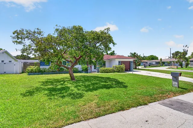 3-bedroom rental at 200 NE 28TH Terrace, Boca Raton
