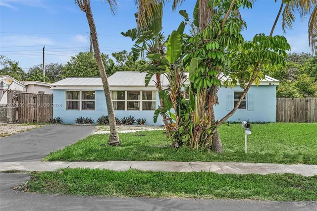 4-bedroom home at 18381 NE 21st Place, North Miami Beach