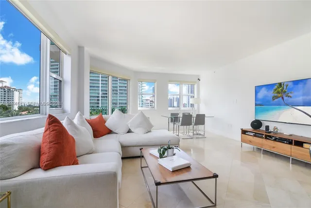 3-bedroom home at 19900 E Country Club Drive #620, Aventura