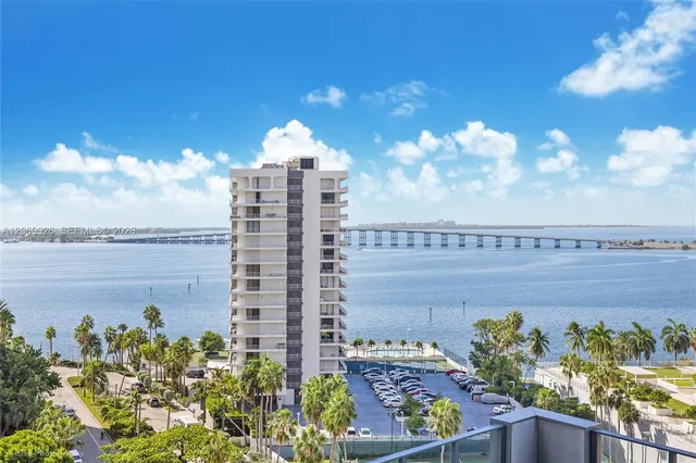 2-bedroom home at 1451 Brickell Avenue #1003, Miami