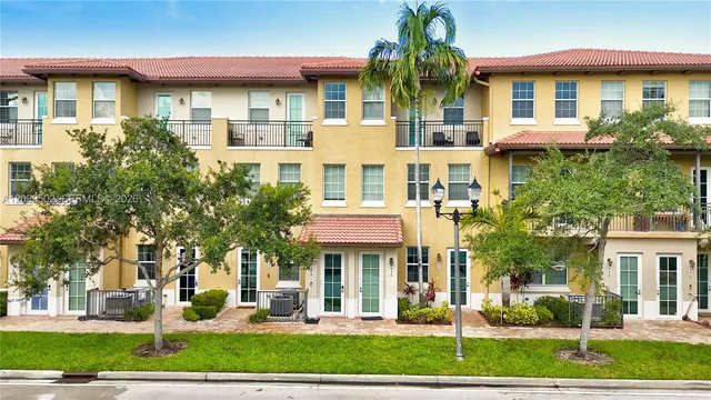 2-bedroom home at 954 SW 147th Avenue #2610, Pembroke Pines