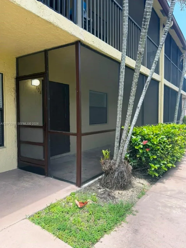 2-bedroom rental at 10020 Winding Lake Road #104, Sunrise