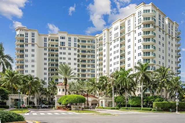 1-bedroom rental at 20000 E Country Club Drive #302, Aventura
