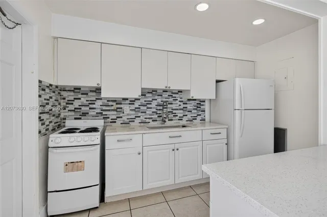 1-bedroom rental at 2115 N 17th Court #3, Hollywood