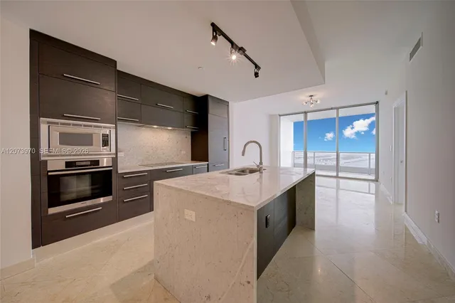 1-bedroom rental at 900 Biscayne Boulevard #5203, Miami