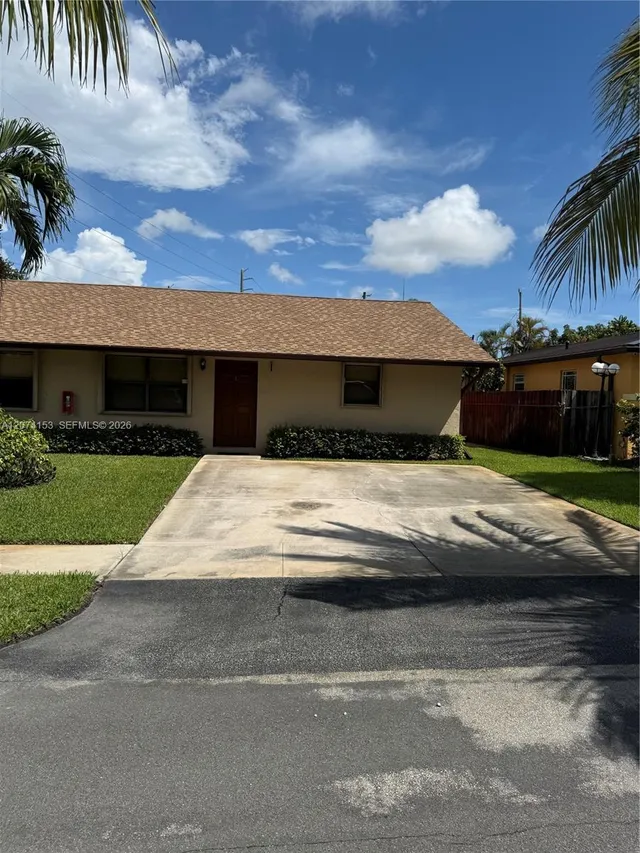 2-bedroom rental at 278 SW 7th Street #1, Dania Beach
