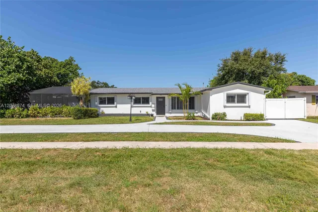 5-bedroom rental at 1900 NW 82nd Terrace, Pembroke Pines