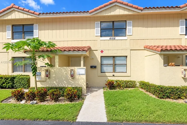 2-bedroom rental at 4108 Riverside Drive #1-3, Coral Springs