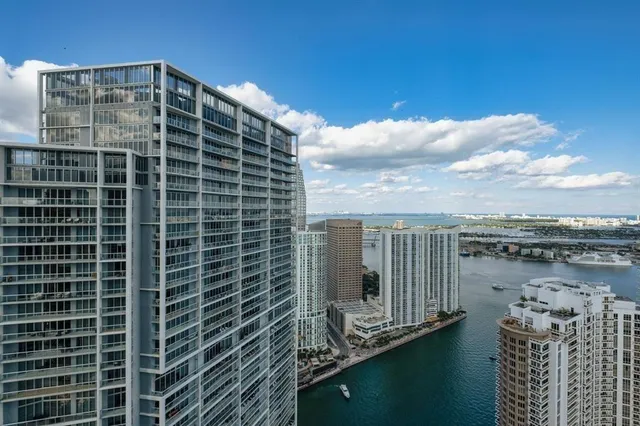 1-bedroom home at 465 Brickell Avenue #2706, Miami