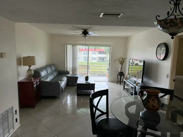 2-bedroom home at 133 Lake Carol Drive #133, West Palm Beach