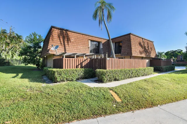 2-bedroom home at 2406 24th Lane, Greenacres