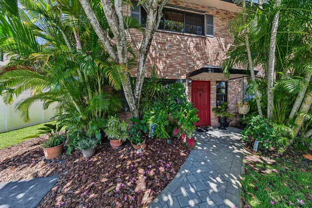 2-bedroom home at 2130 NE 9th Avenue, Wilton Manors