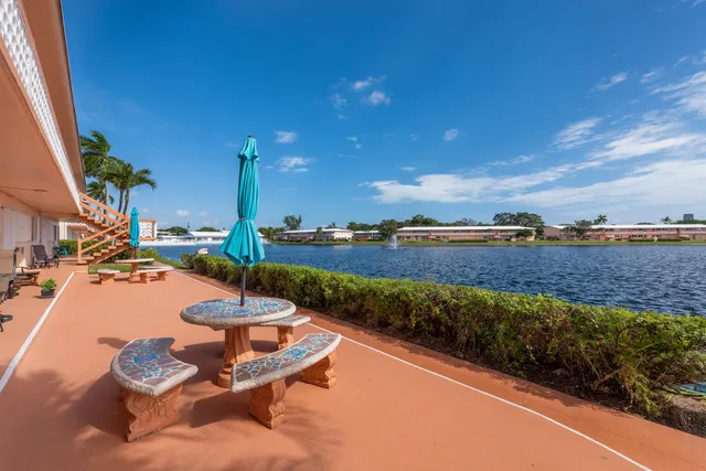 1-bedroom home at 925 SW 11th Avenue #3j, Hallandale