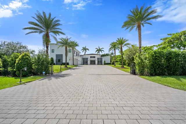 6-bedroom home at 11350 NW 8th Street, Plantation