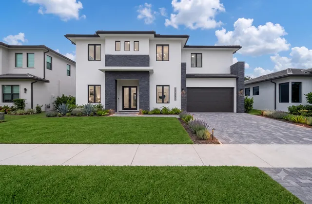 5-bedroom home at 13044 DAVIE OAKS Drive, Davie