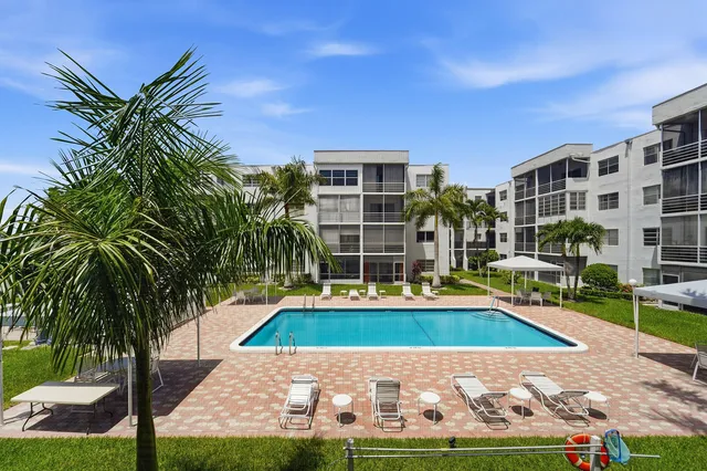 2-bedroom home at 3000 E SUNRISE LAKES Drive E #223, Sunrise
