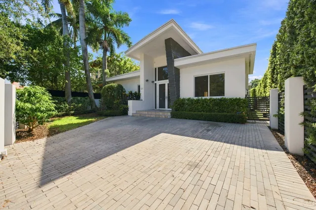 3-bedroom home at 121 S GORDON Road, Fort Lauderdale