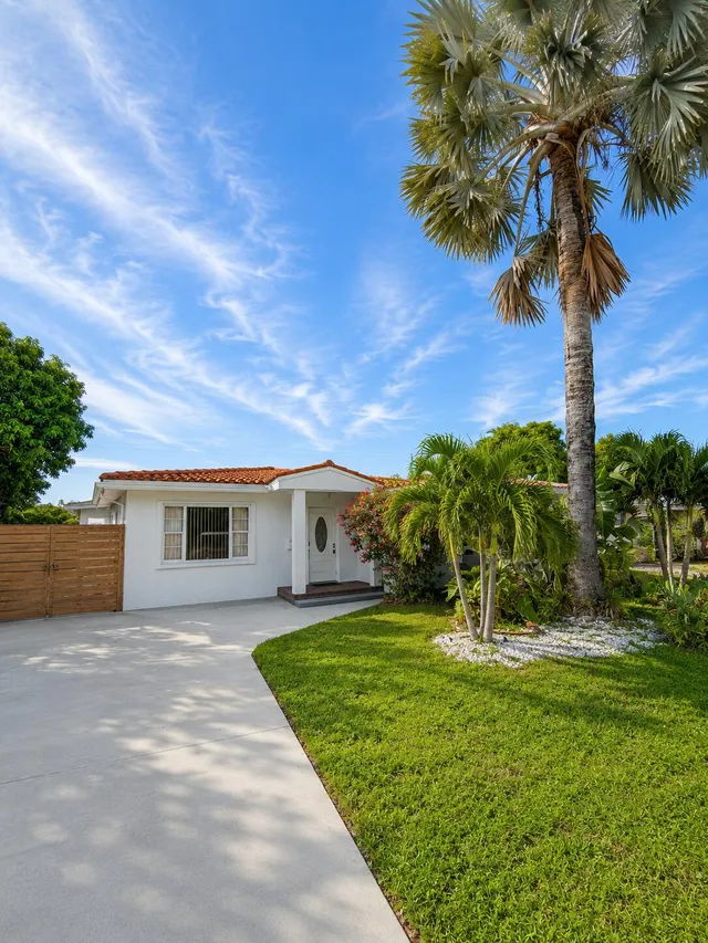 2-bedroom home at 4730 NE 3rd Avenue, Oakland Park