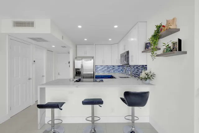 1-bedroom home at 20335 W Country Club Drive #2107, Aventura