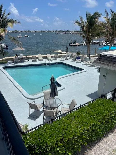 2-bedroom rental at 4700 N Flagler Drive #207, West Palm Beach