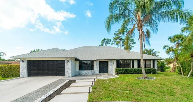 5-bedroom rental at 325 Knotty Wood Lane, Wellington