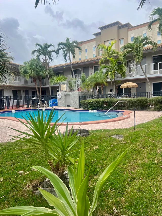 2-bedroom rental at 915 SE 22nd Avenue, Pompano Beach