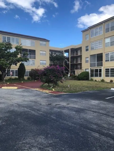 2-bedroom rental at 2801 Somerset Dr Drive #209, Lauderdale Lakes