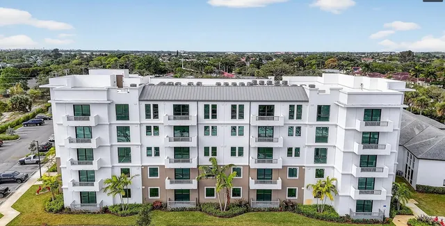 2-bedroom rental at 100 W Hidden Valley Boulevard #350-302, Boca Raton