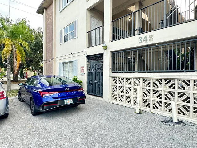 1-bedroom rental at 348 S Federal Highway #10, Dania Beach