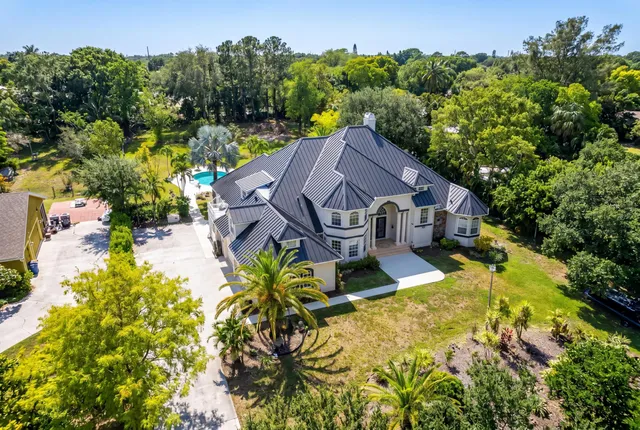 6-bedroom rental at 7200 NW 51st Terrace NW, Coconut Creek