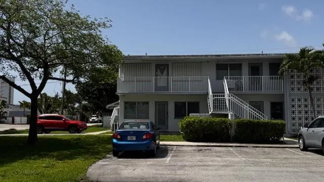 2-bedroom rental at 2020 NE 51st Court #101, Fort Lauderdale