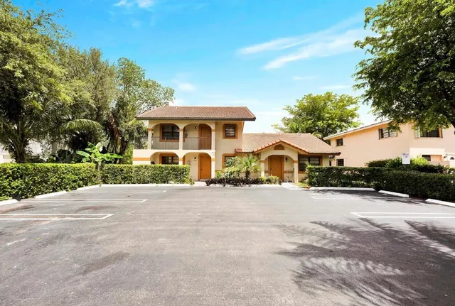 2-bedroom rental at 11665 NW 45th Street #11665, Coral Springs